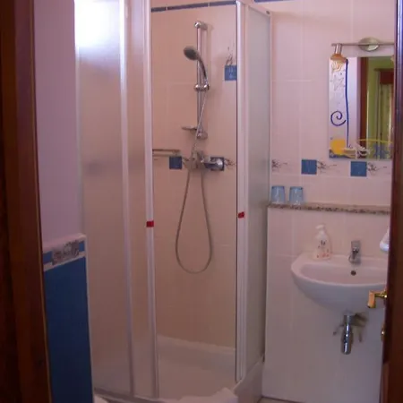 Bundi Vendeghaz בית הארחה Kehidakustány