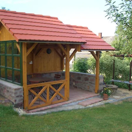 Bundi Vendeghaz 3*