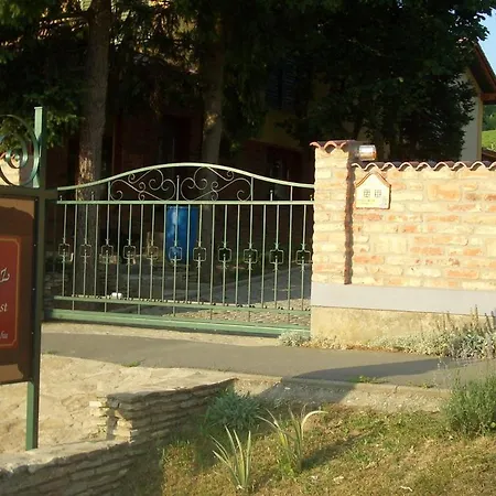 Bundi Vendeghaz 3*