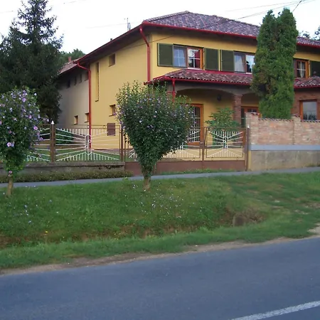 Bundi Vendeghaz