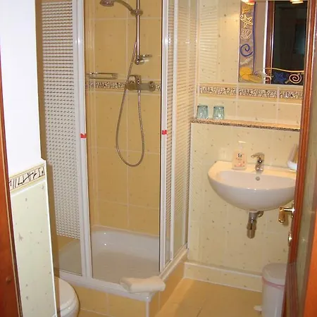 Guest house Bundi Vendeghaz Kehidakustany