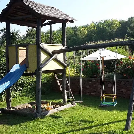 Bundi Vendeghaz בית הארחה 3*