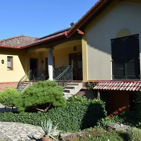 Casa de hóspedes Bundi Kehidakustány
