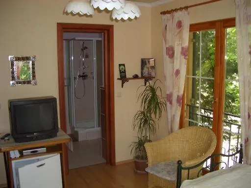 Bundi 3* Kehidakustány